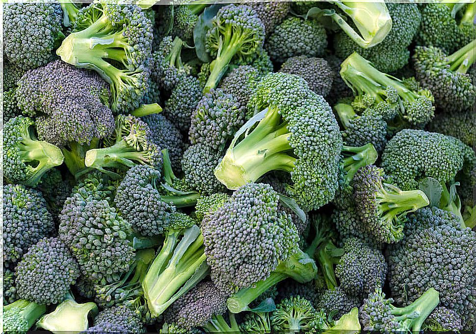 What is the correct way to eat broccoli?