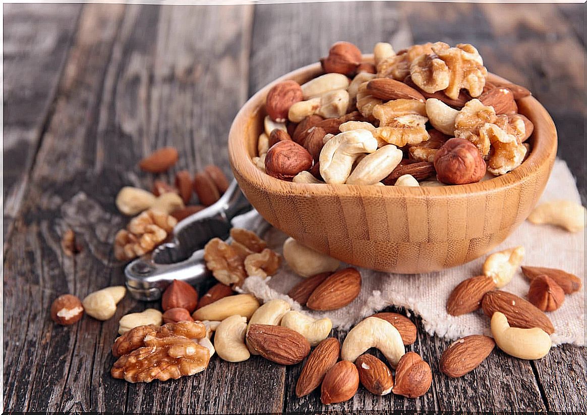 Linoleic acid in nuts