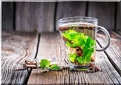 Green tea with cinnamon.