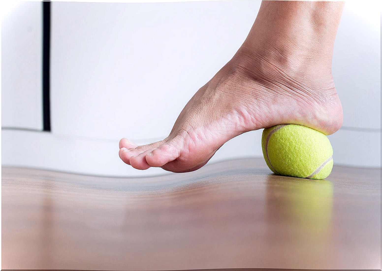 How to soothe plantar fasciitis with a tennis ball