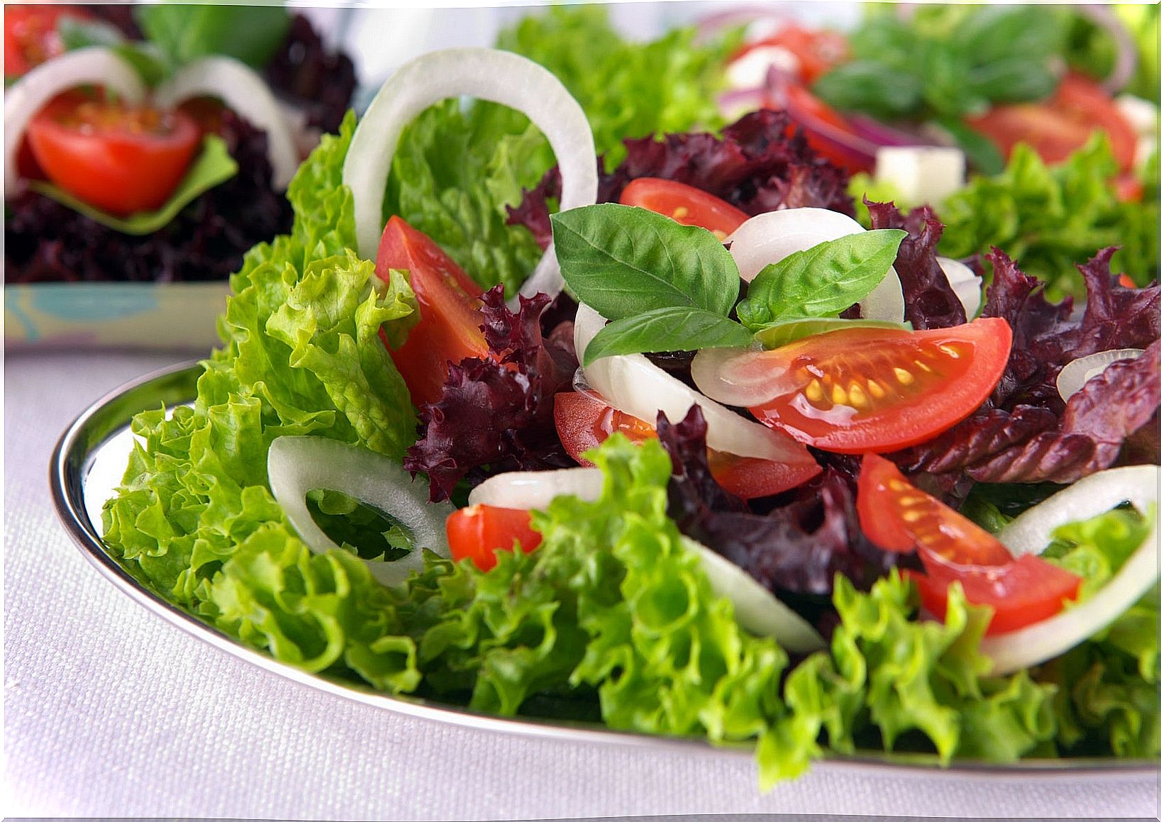 Lose weight with a variety of salads 