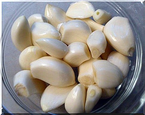 Garlic to make a health remedy